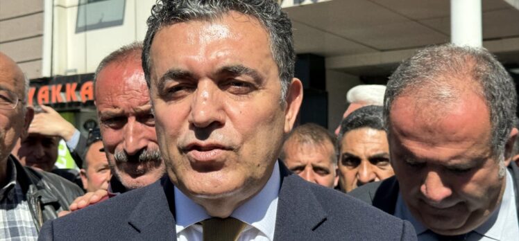 Ardahan Belediye Başkanı Faruk Demir mazbatasını aldı: