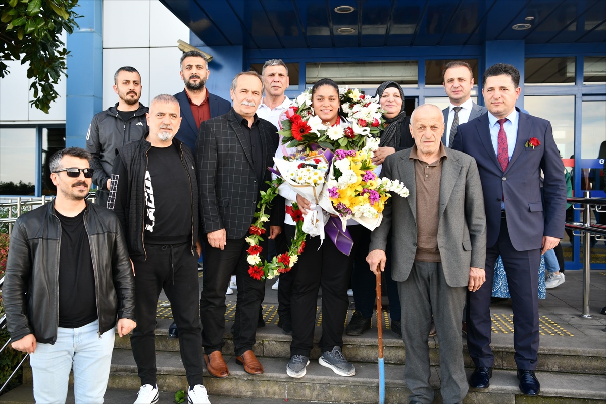 Avrupa şampiyonu boksör Havvanur Kethüda, Trabzon'da coşkuyla karşılandı