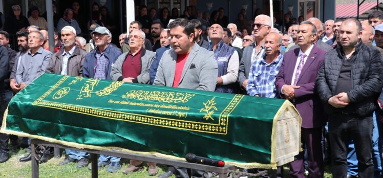 Beşiktaş'taki yangında hayatını kaybeden  Binali Çayır’ın cenazesi Erzincan’da defnedildi