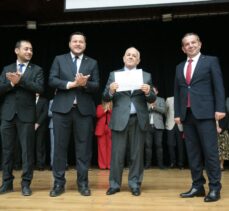 Bolu Belediye Başkanı Tanju Özcan, mazbatasını aldı