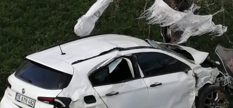 Bursa'da tarlaya devrilen otomobildeki 1 kişi öldü, 4 kişi yaralandı