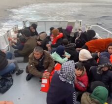 Çanakkale açıklarında motoru arızalanan botla sürüklenen 44 düzensiz göçmen kurtarıldı