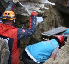 GÜNCELLEME – Çanakkale'de kanal kazısında toprak altında kalan işçilerden biri kurtarıldı