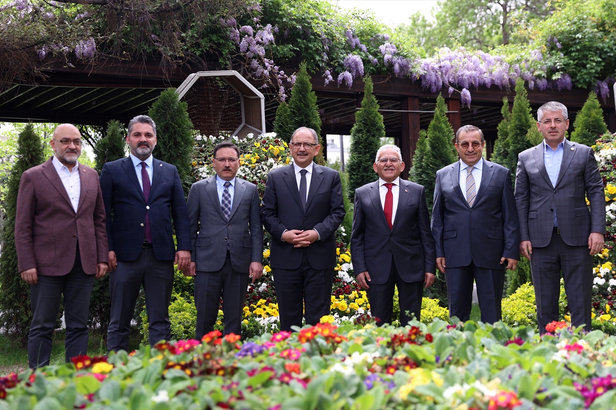 Bakan Özhaseki'den belediye başkanlarına “kentsel dönüşüm” çağrısı: