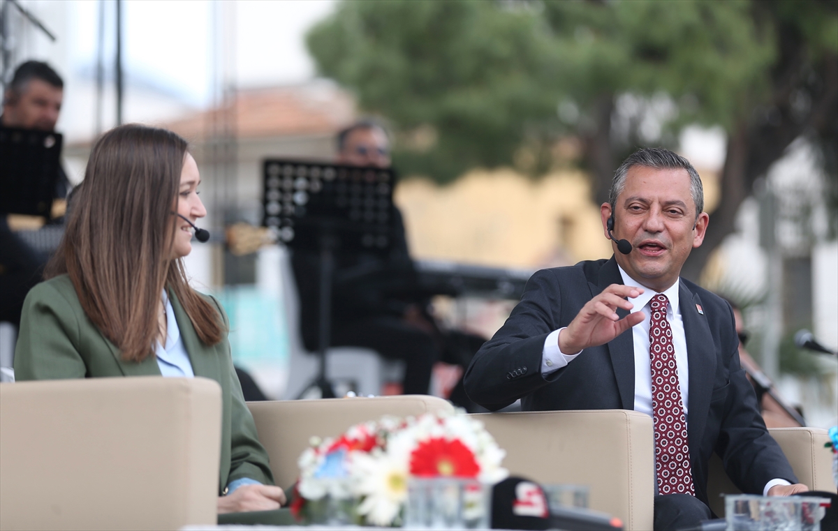 CHP Genel Başkanı Özel, Manisa'da canlı yayına konuk oldu:
