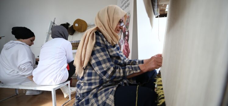 Diyarbakır'da kadınların hünerli elleriyle işlenen halılar Japonya'ya gönderiliyor