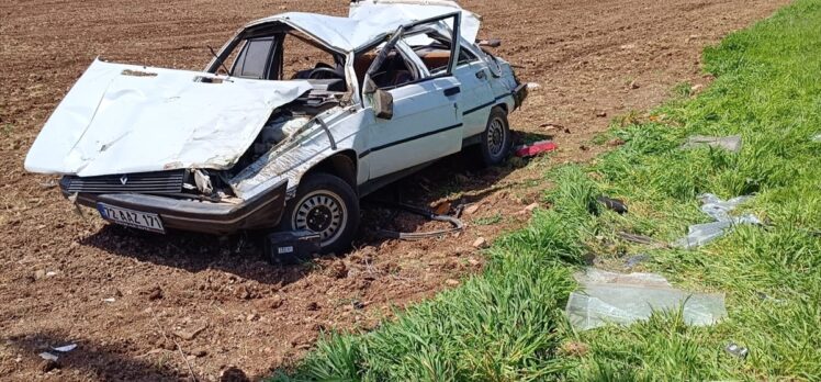 Diyarbakır'da takla atan otomobildeki 9 kişi yaralandı