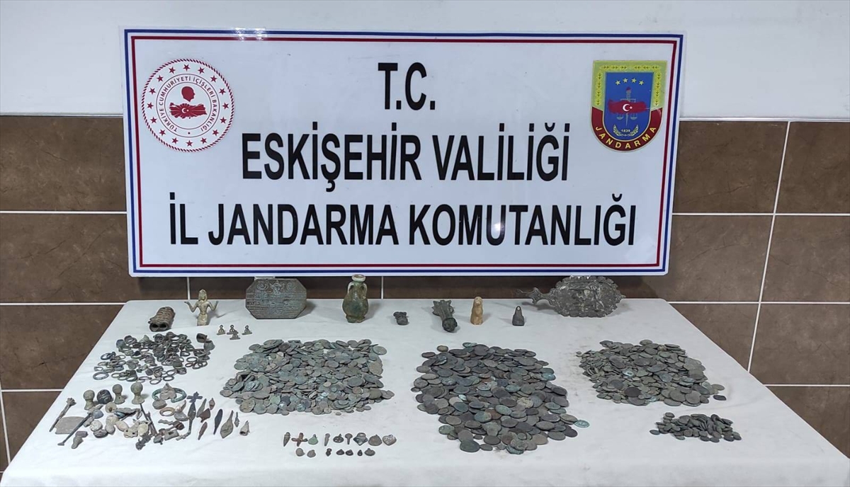 Eskişehir'de 1866 parça tarihi eser ele geçirilen operasyonda 3 şüpheli yakalandı