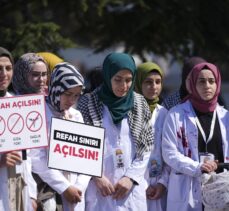 Fatih'te bir araya gelen sağlık çalışanları İsrail zulmünü protesto etti