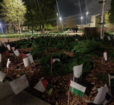 Fransa'da yeşil alana Gazze'de ölen çocuklar için 13 bin Filistin bayrağı yerleştirildi