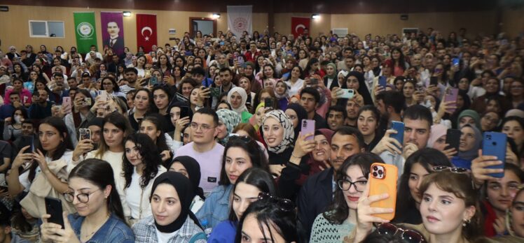 Gençlik ve Spor Bakanı Bak, Iğdır Üniversitesindeki gençlere seslendi: