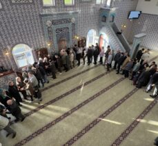 Hollanda'da binlerce Müslüman, Ramazan Bayramı namazını kıldı