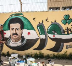 İdlib'de, uzaya giden ilk Suriyeli kozmonot Faris'in anısına okul duvarına grafiti çizildi