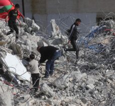 İsrail askerleri, Batı Şeria'da Filistinli 2 tutuklunun evini yıktı