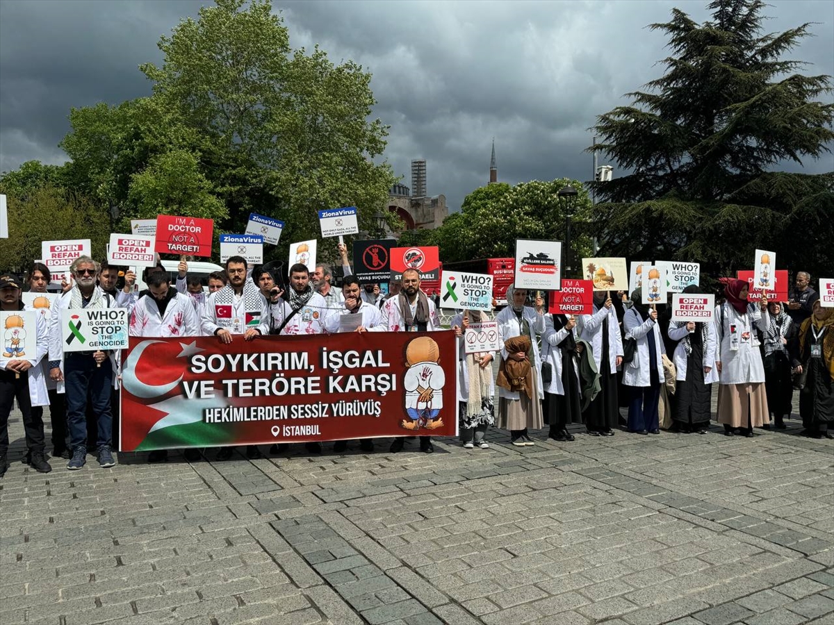 İstanbul'da sağlık çalışanları İsrail zulmüne karşı “sessiz yürüyüş” yaptı