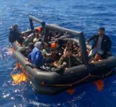 İzmir açıklarında 60 düzensiz göçmen kurtarıldı