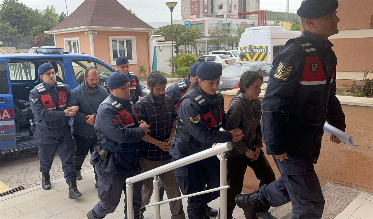 GÜNCELLEME – Kastamonu'da çiftlik evlerinde iklimlendirme sistemiyle uyuşturucu üreten 4 zanlıdan 2'si tutuklandı