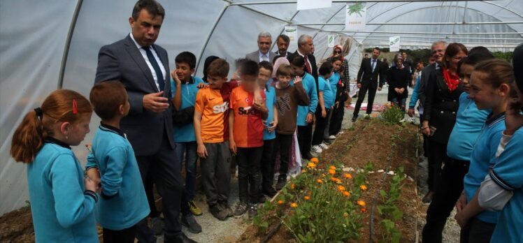 Kastamonu'da öğrenci ve öğretmenler atıl arazide organik tarım başlattı
