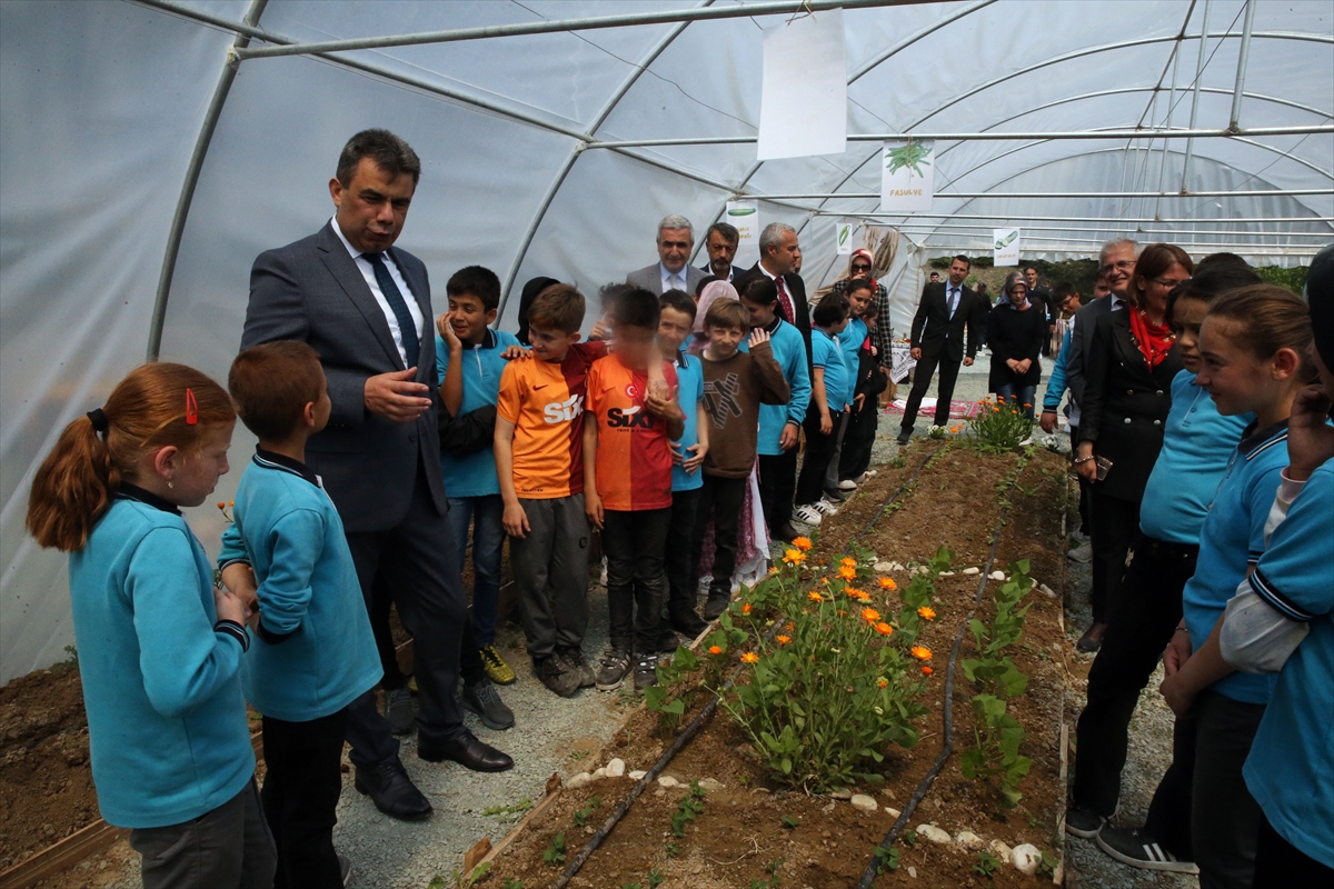Kastamonu'da öğrenci ve öğretmenler atıl arazide organik tarım başlattı