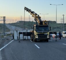 Kuzey Marmara Otoyolu'nda kamyonet  otomobile çarptı, 2 ölü, 4 yaralı