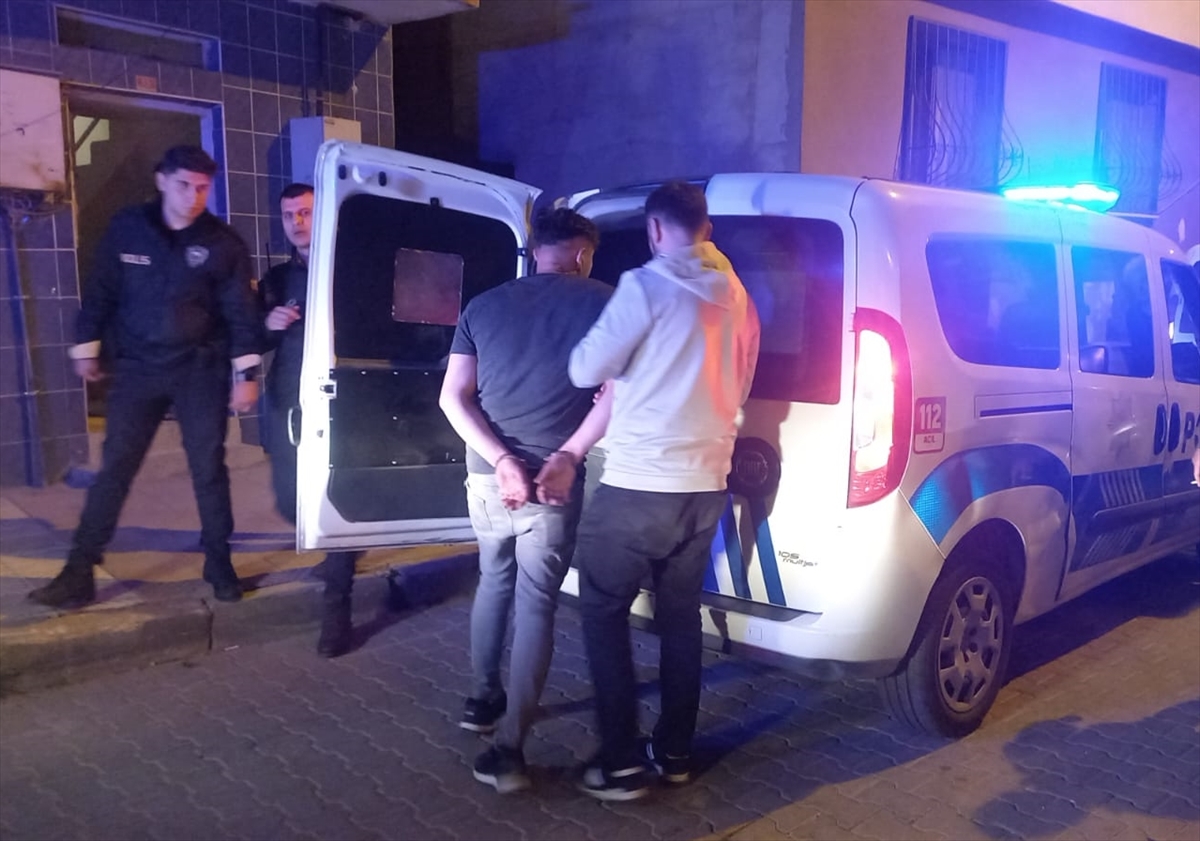 Manisa'da mahalle bekçisi ile 2 kişiyi bıçaklayan şüpheli tutuklandı