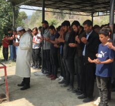 Mersin'de yangın çıkan ev ve araçta ölü bulunan aynı aileden 3 kişinin cenazeleri defnedildi