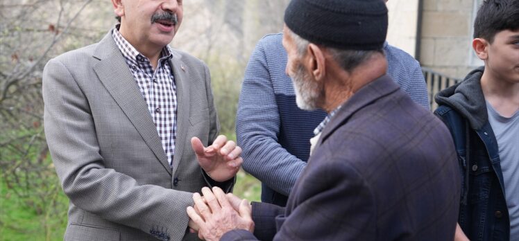 Milli Eğitim Bakanı Tekin, bayram namazını memleketi Erzurum'da kıldı: