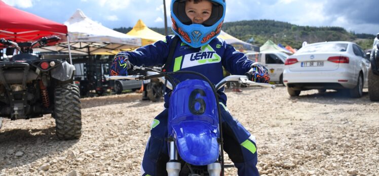 Minik motorcu Rüzgar Çınar, Türkiye Enduro ve ATV Şampiyonası'nın maskotu oldu