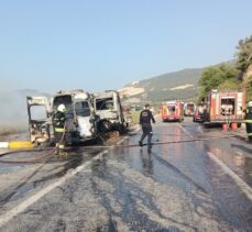GÜNCELLEME – Muğla'da iki minibüsün çarpıştığı kazada 4'ü ağır 14 kişi yaralandı