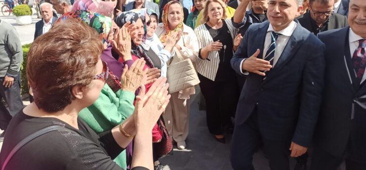 Osmaniye Belediye Başkanı İbrahim Çenet mazbatasını aldı