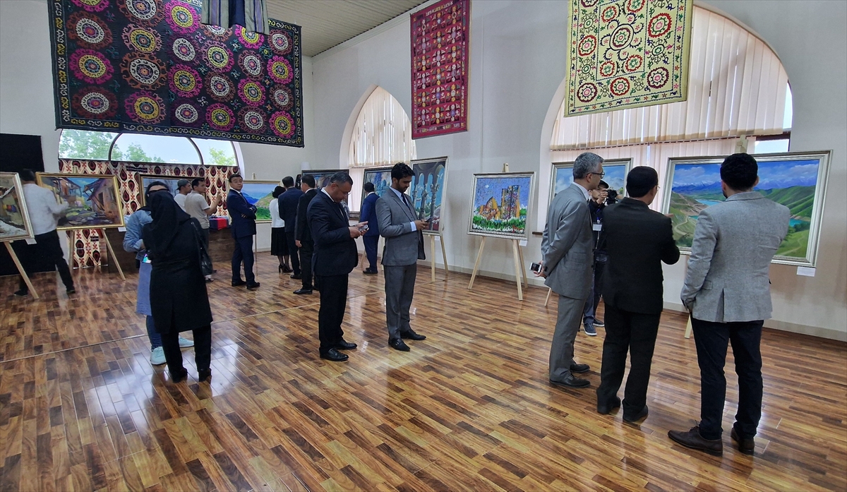 Özbekistan’da, Ekonomik İşbirliği Teşkilatına üye ülkelerin ressamlarının sergisi açıldı