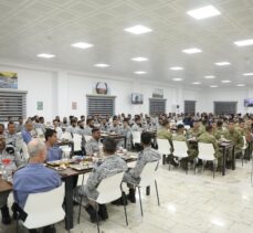 PNS Babur korvetinin personeli ve leventler iftar yaptı