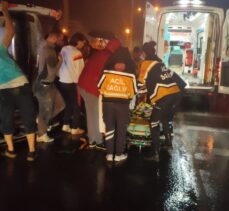 Samsun'da devrilen ambulanstaki hasta ve refakatçisi yaralandı