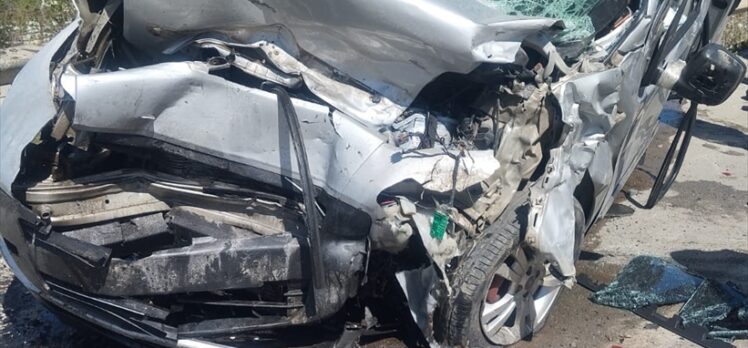 Samsun'da otomobil ile hafif ticari aracın çarpıştığı kazada 5 kişi yaralandı