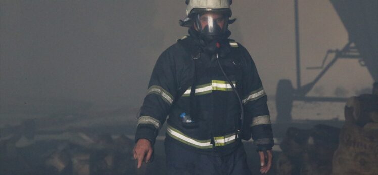 GÜNCELLEME – 2 Şanlıurfa'da tekstil fabrikasında çıkan yangın kontrol altına alındı