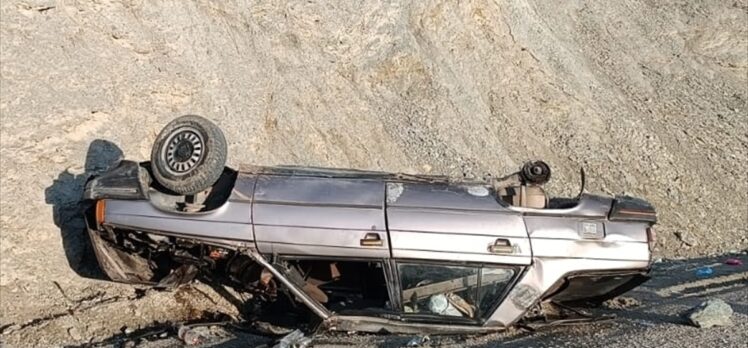 Sinop'ta devrilen otomobildeki 1 kişi öldü, 1 kişi yaralandı