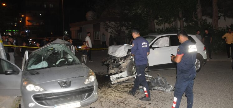 Şırnak'ta iki otomobilin çarpıştığı kazada 3 kişi yaralandı