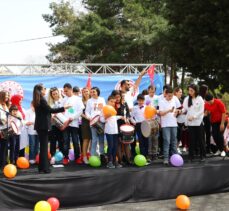 Tekirdağ'daki farkındalık etkinliğinde otizmli öğrenciler dans gösterisi sundu