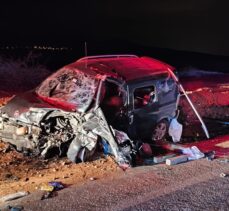 Tokat'ta hafif ticari araçla otomobilin çarpıştığı kazada 1 kişi öldü, 5 kişi yaralandı