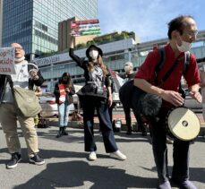Tokyo'nun işlek noktalarından Şincuku'da “Filistin için ses ver” gösterisi düzenlendi
