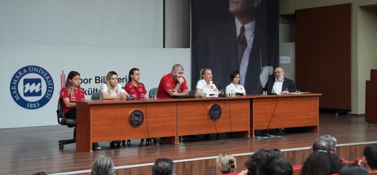 “Türkiye'de Kadın Futbolunun Gelişimi ve Sunduğu Fırsatlar” paneli düzenlendi