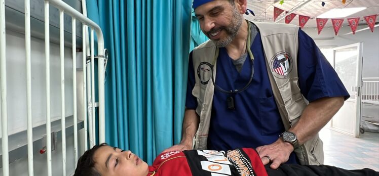 ABD vatandaşı doktor, Gazze'de kısıtlı imkanlarla sağlık hizmeti veriyor