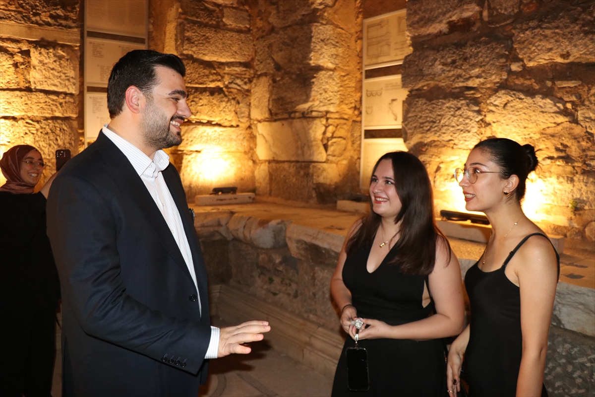 AK Parti'li İnan, vatandaşları gece müzeciliği yapılan Efes Antik Kenti'ne davet etti