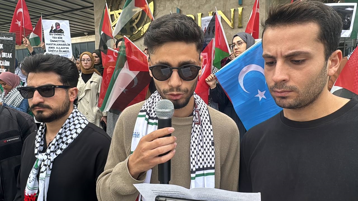 Anadolu Gençlik Derneği İsrail'in Refah'taki kampa saldırısını İstanbul'da kınadı