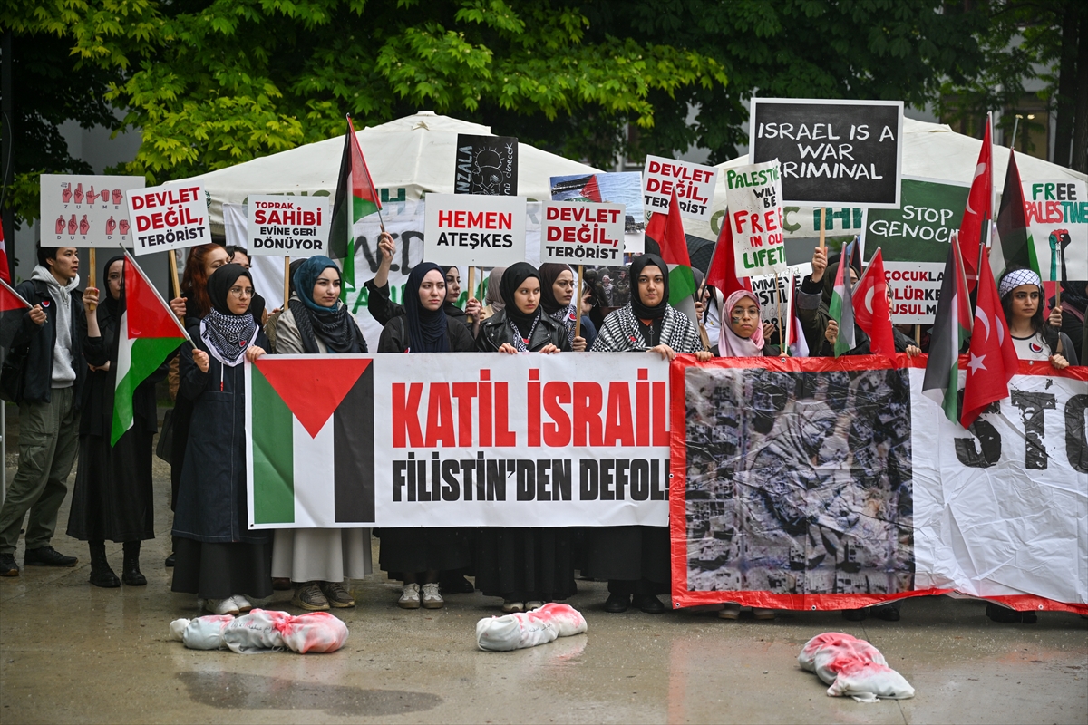 Ankara'da üniversite öğrencileri İsrail'in Gazze'ye yönelik saldırılarını protesto etti
