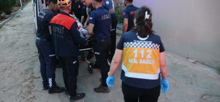 Antalya'da falezlerden düşen genç kız yaralandı