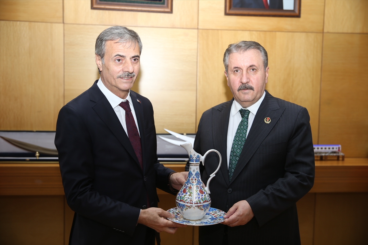 BBP Genel Başkanı Destici, Sakarya'da Erenler Belediyesini ziyaret etti: