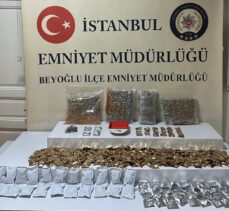 Beyoğlu'nda uyuşturucu ticareti yaptıkları gerekçesiyle gözaltına alınan 2 şüpheli tutuklandı