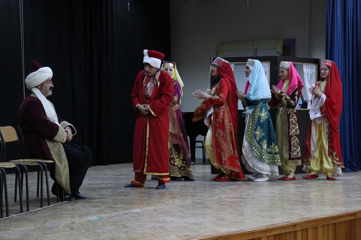 Bursa'da “özel çocuklar” tiyatro ile hayata tutunuyor