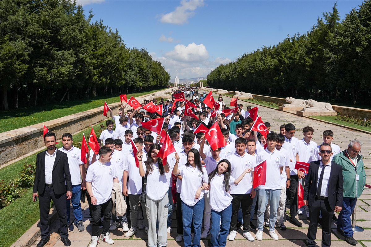 CK Enerji şirketlerinin “yıldızları” 19 Mayıs’ı Atatürk’ün huzuruna çıkarak kutladı
